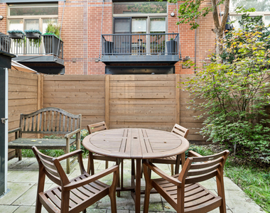 310 N Clinton Street - Photo Thumbnail 3