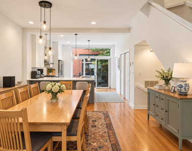 310 N Clinton Street - Photo Thumbnail 10