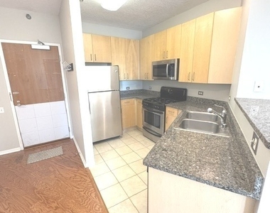 600 N Kingsbury Street - Photo Thumbnail 12