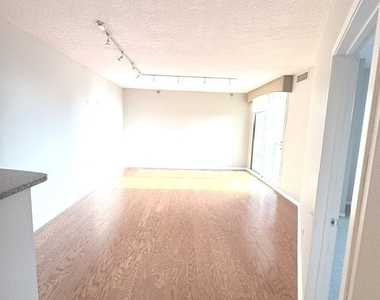 600 N Kingsbury Street - Photo Thumbnail 8