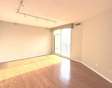 600 N Kingsbury Street - Photo Thumbnail 11