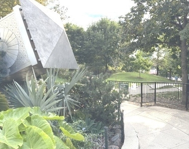 600 N Kingsbury Street - Photo Thumbnail 31