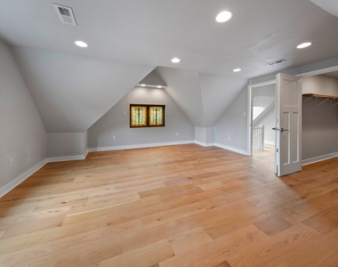 4647 N Winchester Avenue - Photo Thumbnail 11