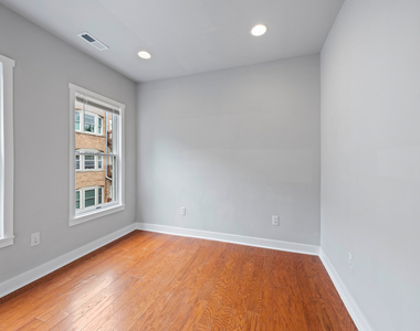 4647 N Winchester Avenue - Photo Thumbnail 9