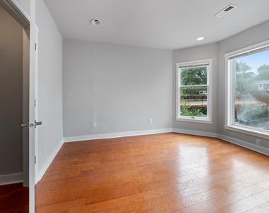 4647 N Winchester Avenue - Photo Thumbnail 6