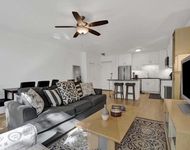 3600 N Lake Shore Drive - Photo Thumbnail 4