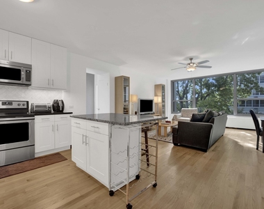 3600 N Lake Shore Drive - Photo Thumbnail 6