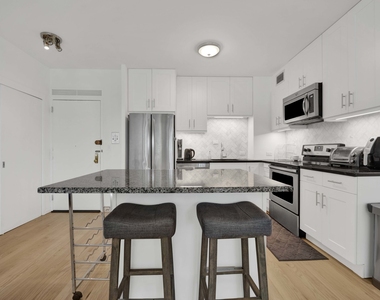 3600 N Lake Shore Drive - Photo Thumbnail 8