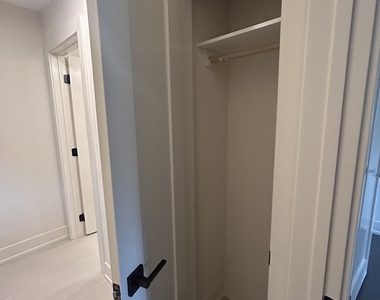 7701 W Marwood Avenue - Photo Thumbnail 6
