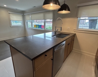 7701 W Marwood Avenue - Photo Thumbnail 3