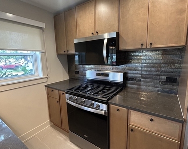 7701 W Marwood Avenue - Photo Thumbnail 4