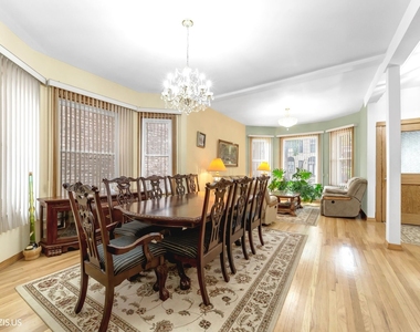 2523 W Iowa Street - Photo Thumbnail 9