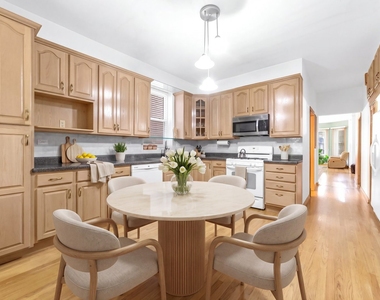 2523 W Iowa Street - Photo Thumbnail 5