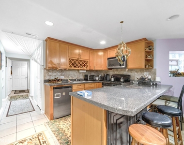2523 W Iowa Street - Photo Thumbnail 12