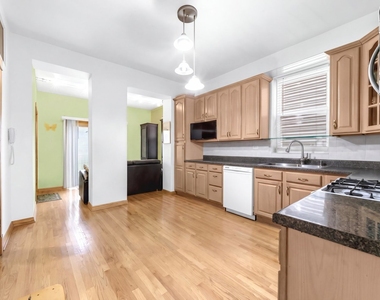 2523 W Iowa Street - Photo Thumbnail 8