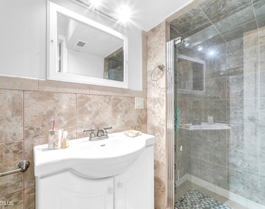 2523 W Iowa Street - Photo Thumbnail 22