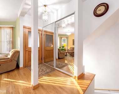 2523 W Iowa Street - Photo Thumbnail 1