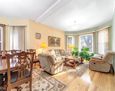 2523 W Iowa Street - Photo Thumbnail 4