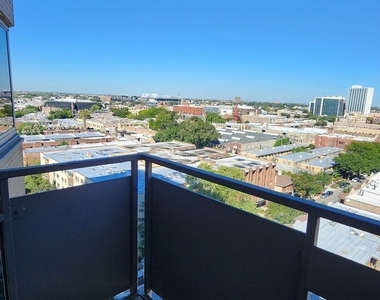 555 W Cornelia Avenue - Photo Thumbnail 25