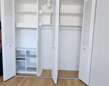 555 W Cornelia Avenue - Photo Thumbnail 18