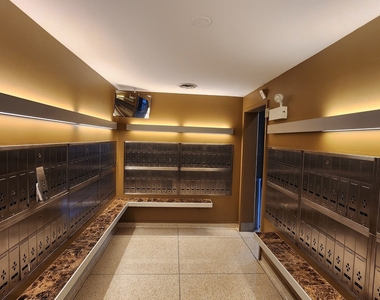 555 W Cornelia Avenue - Photo Thumbnail 7