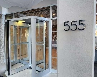 555 W Cornelia Avenue - Photo Thumbnail 1