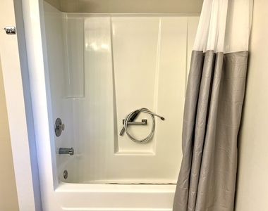 415 Stanford Drive - Photo Thumbnail 19
