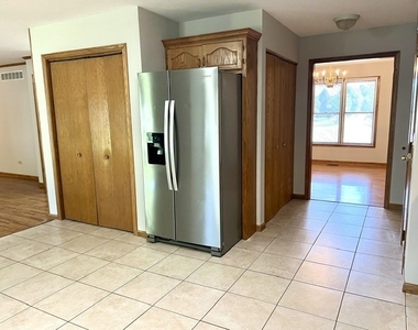 415 Stanford Drive - Photo Thumbnail 13