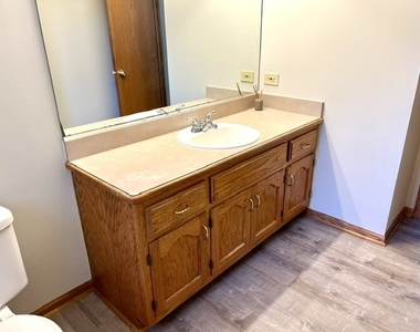 415 Stanford Drive - Photo Thumbnail 18