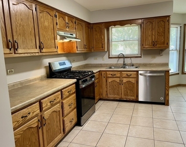 415 Stanford Drive - Photo Thumbnail 10