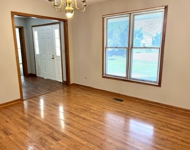 415 Stanford Drive - Photo Thumbnail 2