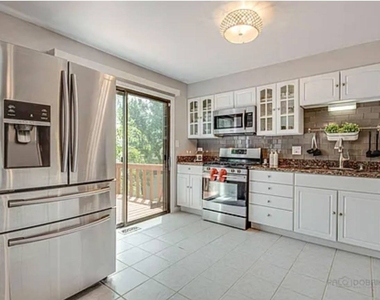 4625 Huntington Boulevard - Photo Thumbnail 9