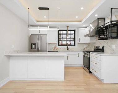 4153 N Hermitage Avenue - Photo Thumbnail 4