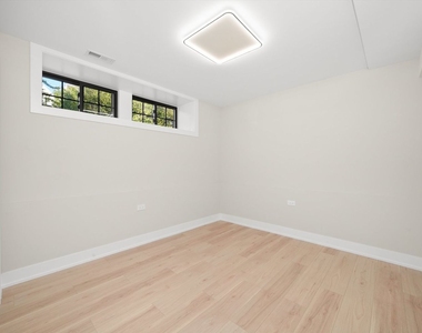 4153 N Hermitage Avenue - Photo Thumbnail 10