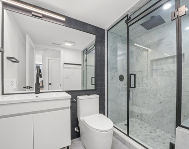 4153 N Hermitage Avenue - Photo Thumbnail 9