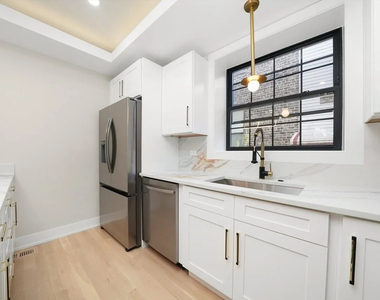 4153 N Hermitage Avenue - Photo Thumbnail 7
