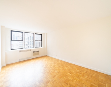 E 79th St & York Ave - Photo Thumbnail 1