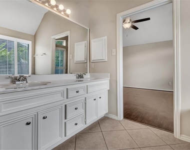 15814 Finwood Lane - Photo Thumbnail 16