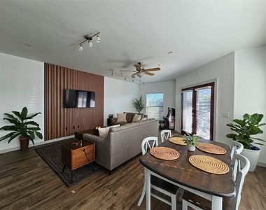 2900 Hamilton Street - Photo Thumbnail 2