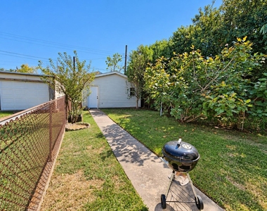 5507 Avenue P - Photo Thumbnail 14