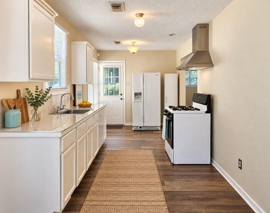 5507 Avenue P - Photo Thumbnail 2