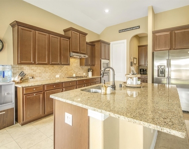 321 Westwood Drive - Photo Thumbnail 6