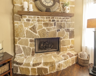321 Westwood Drive - Photo Thumbnail 12