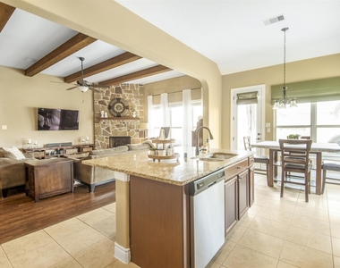 321 Westwood Drive - Photo Thumbnail 7