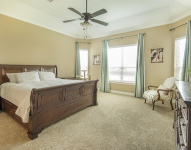321 Westwood Drive - Photo Thumbnail 16