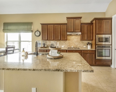 321 Westwood Drive - Photo Thumbnail 4