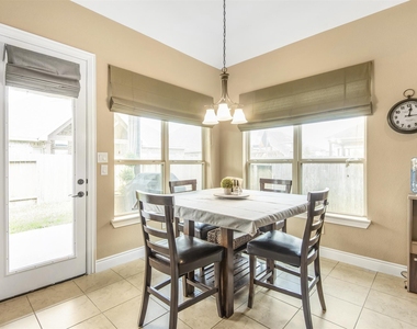 321 Westwood Drive - Photo Thumbnail 8