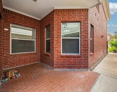 1334 Ella Place - Photo Thumbnail 5