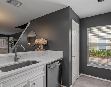 1711 Redwing Haven Drive - Photo Thumbnail 4
