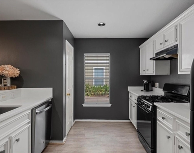 1711 Redwing Haven Drive - Photo Thumbnail 3